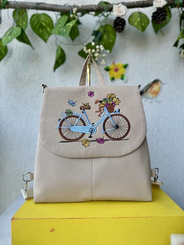 Krem Bisiklet Nakışlı Sırt Çantası