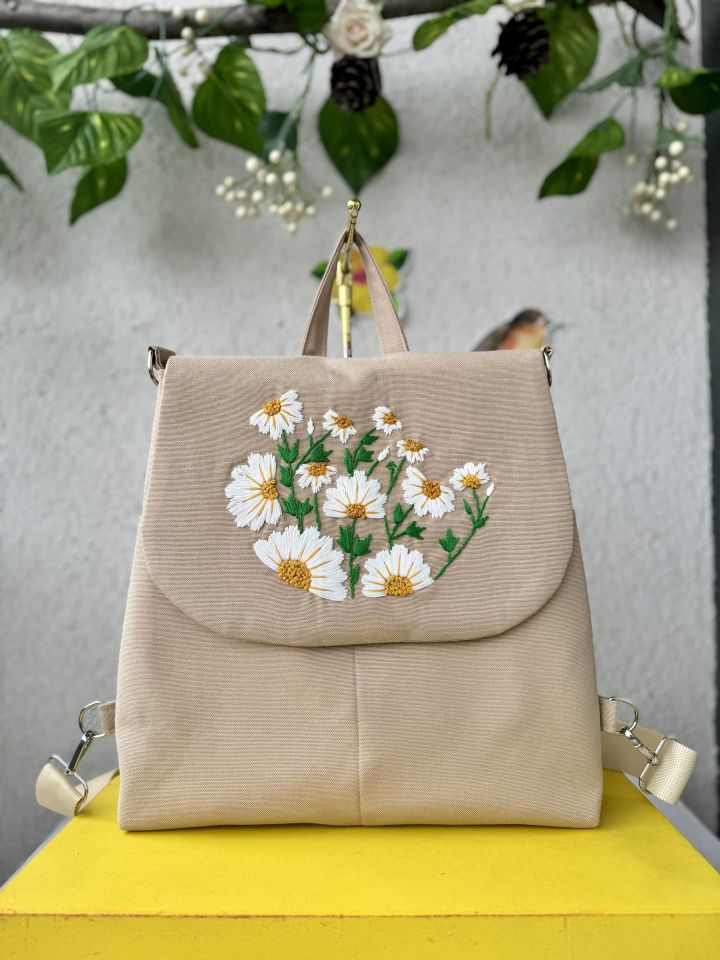 Krem Papatyalı El Nakışlı Sırt Çantası,