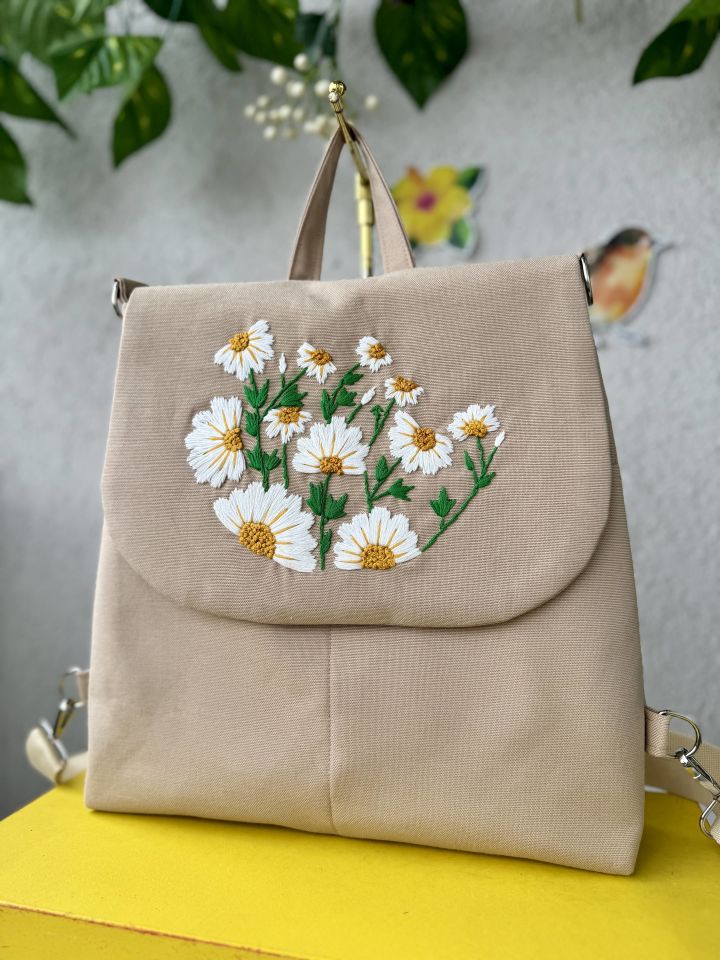Krem Papatyalı El Nakışlı Sırt Çantası,