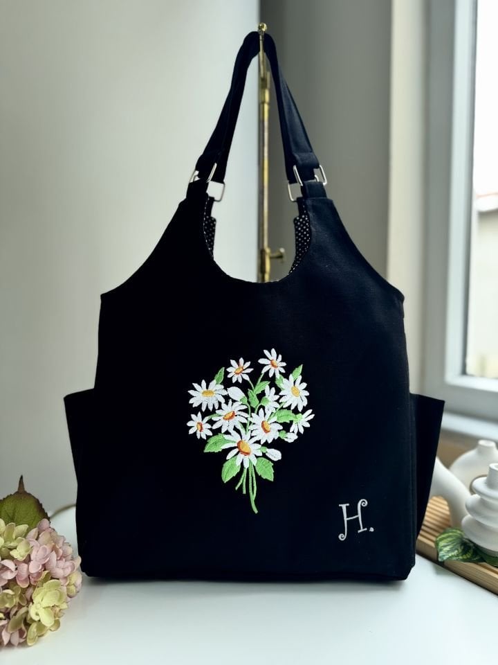 Siyah Papatya Nakışlı Omuz Çantası