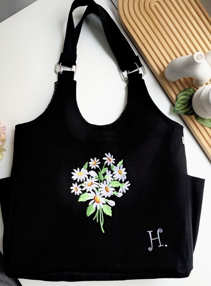 Siyah Papatya Nakışlı Omuz Çantası