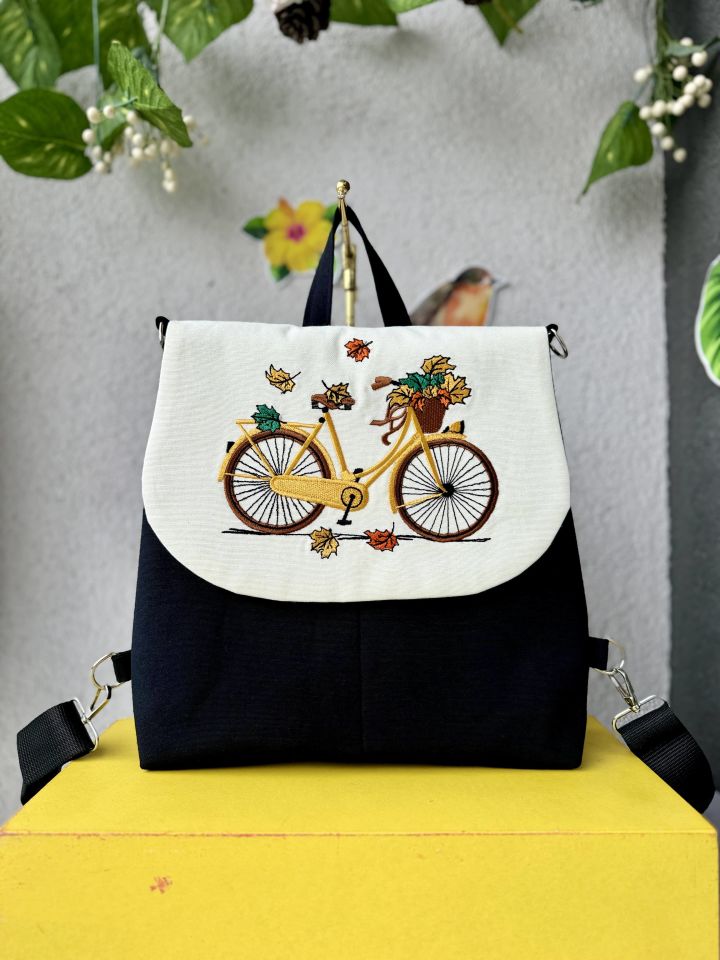 Siyah Bisikletli Nakışlı Sırt Çantası