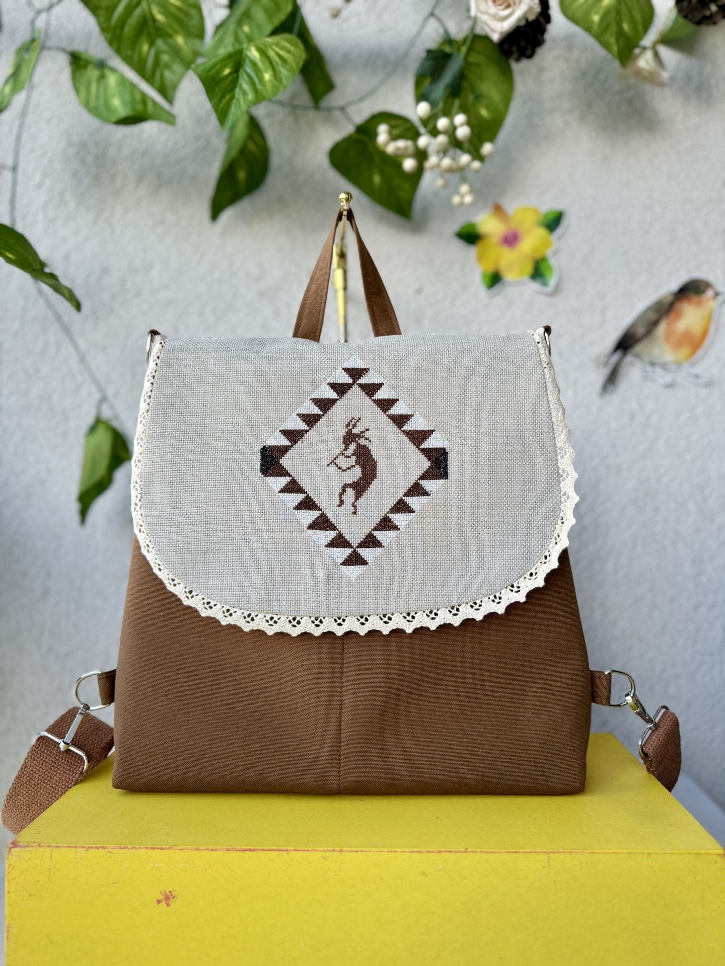 Kahverengi Şaman Kanaviçe İşlemeli, Güpürlü Sırt Çantası