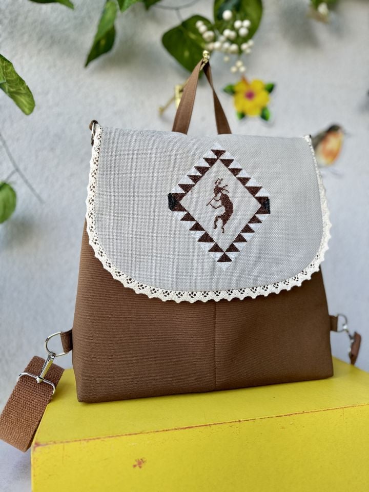 Kahverengi Şaman Kanaviçe İşlemeli, Güpürlü Sırt Çantası