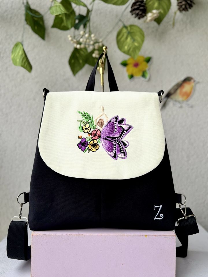 Siyah Kelebek Nakışlı Sırt Çantası