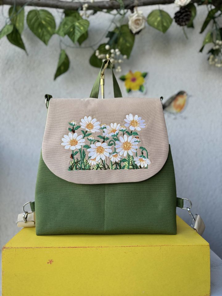 Yeşil Papatya Nakışlı Sırt Çantası
