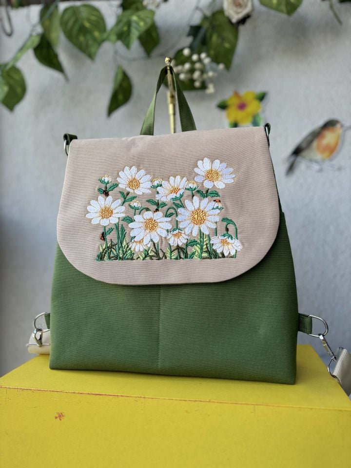 Yeşil Papatya Nakışlı Sırt Çantası