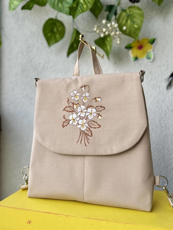 Krem Yasemin Çiçeği Nakışlı Sırt Çantası