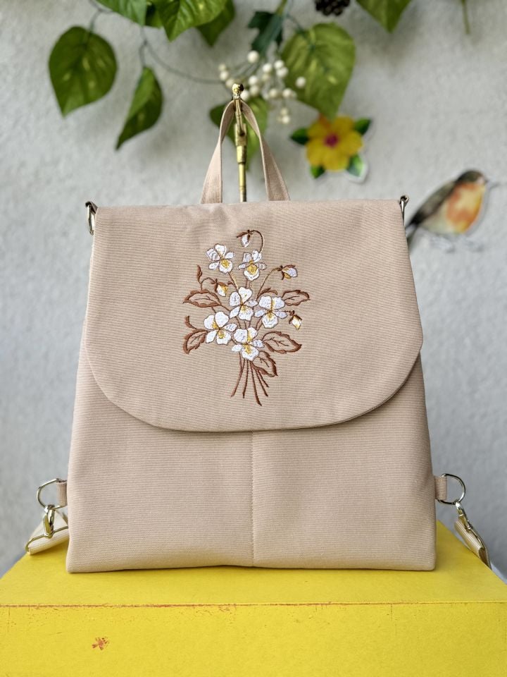 Krem Yasemin Çiçeği Nakışlı Sırt Çantası