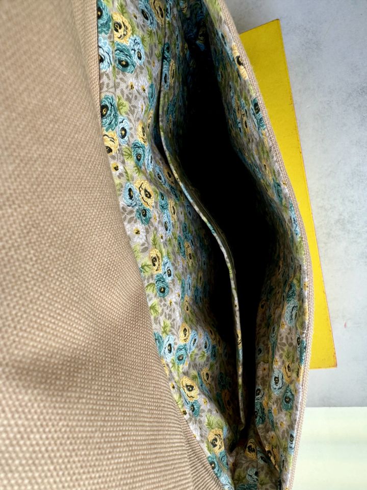 Krem Yasemin Çiçeği Nakışlı Sırt Çantası