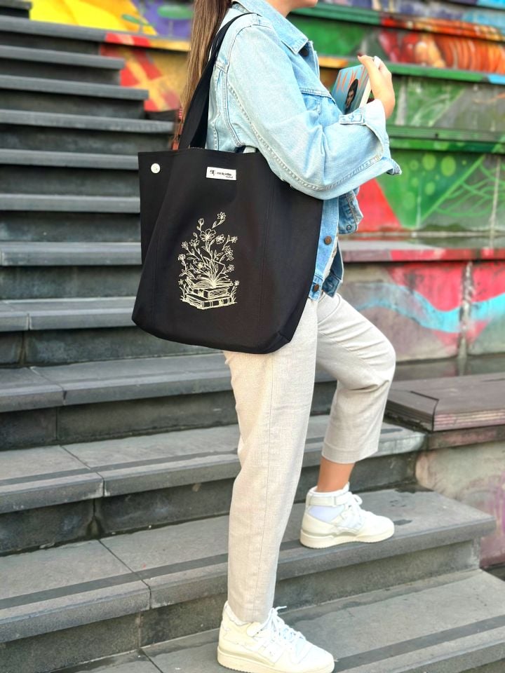 Çiçekli Sayfalarım Nakışlı Omuz Çantası