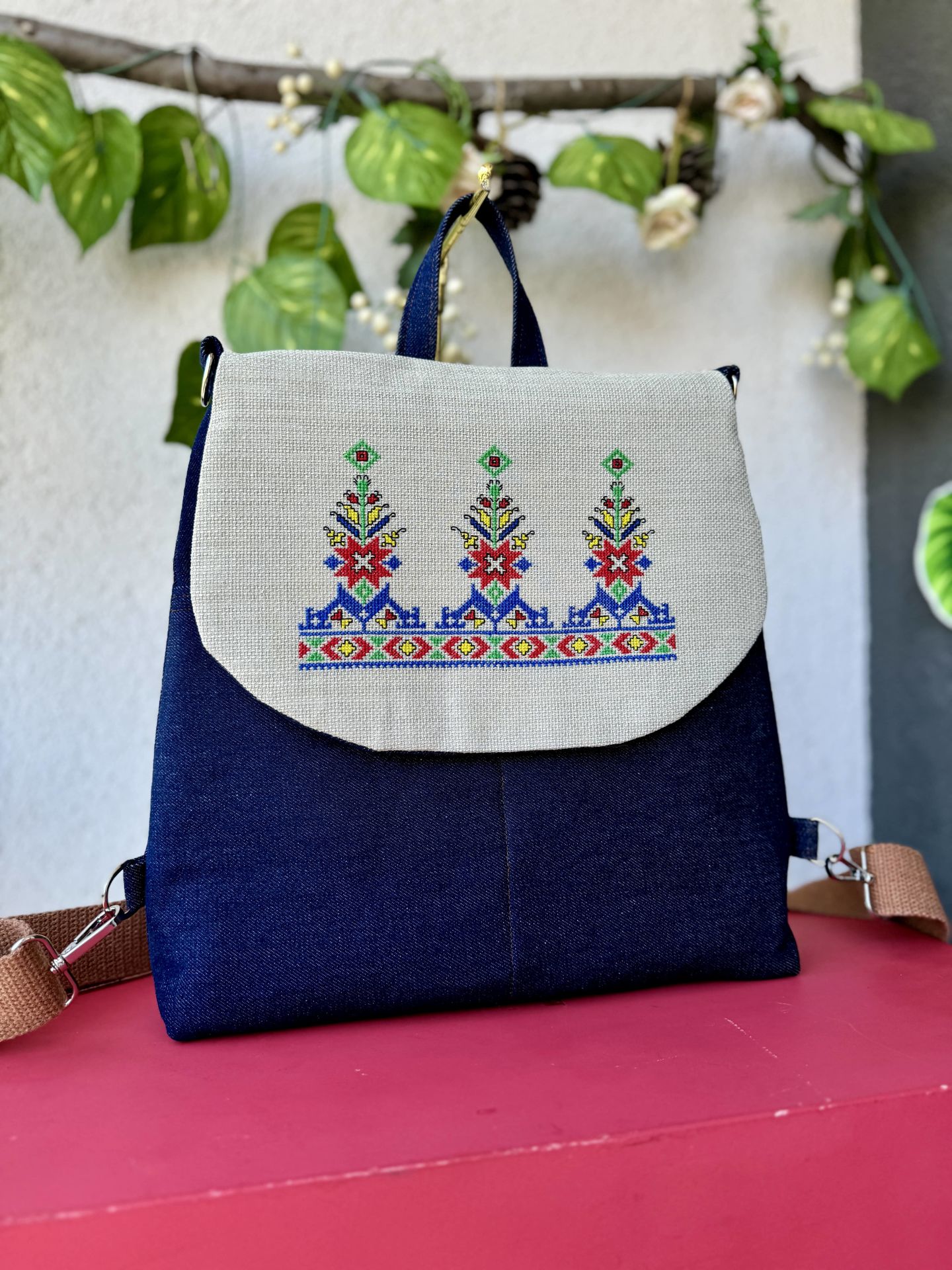 Denim Etnik Kanaviçe İşlemeli Sırt Çantası