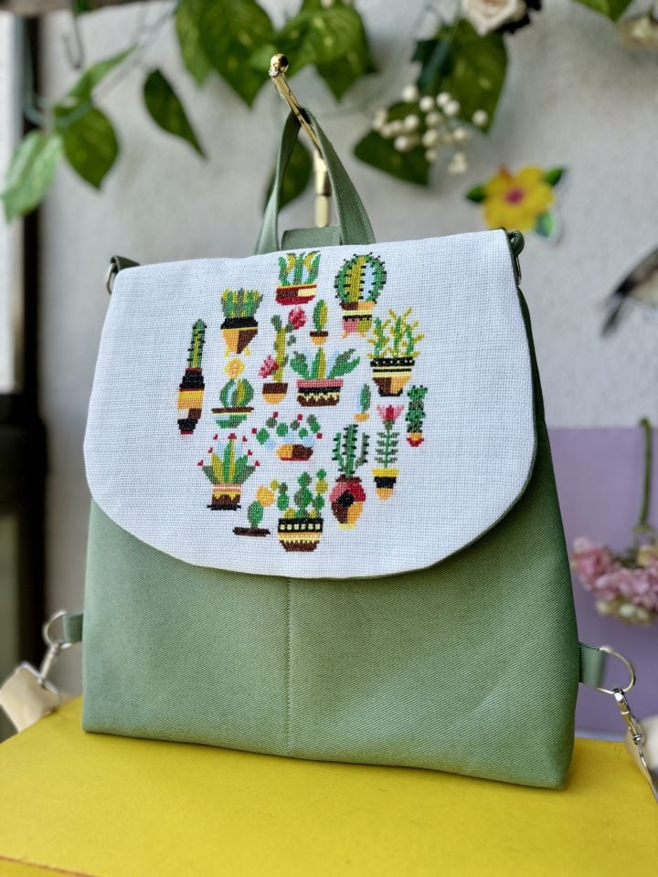 Yeşil Kaktüs Bahçesi Kanaviçe İşlemeli Sırt Çantası