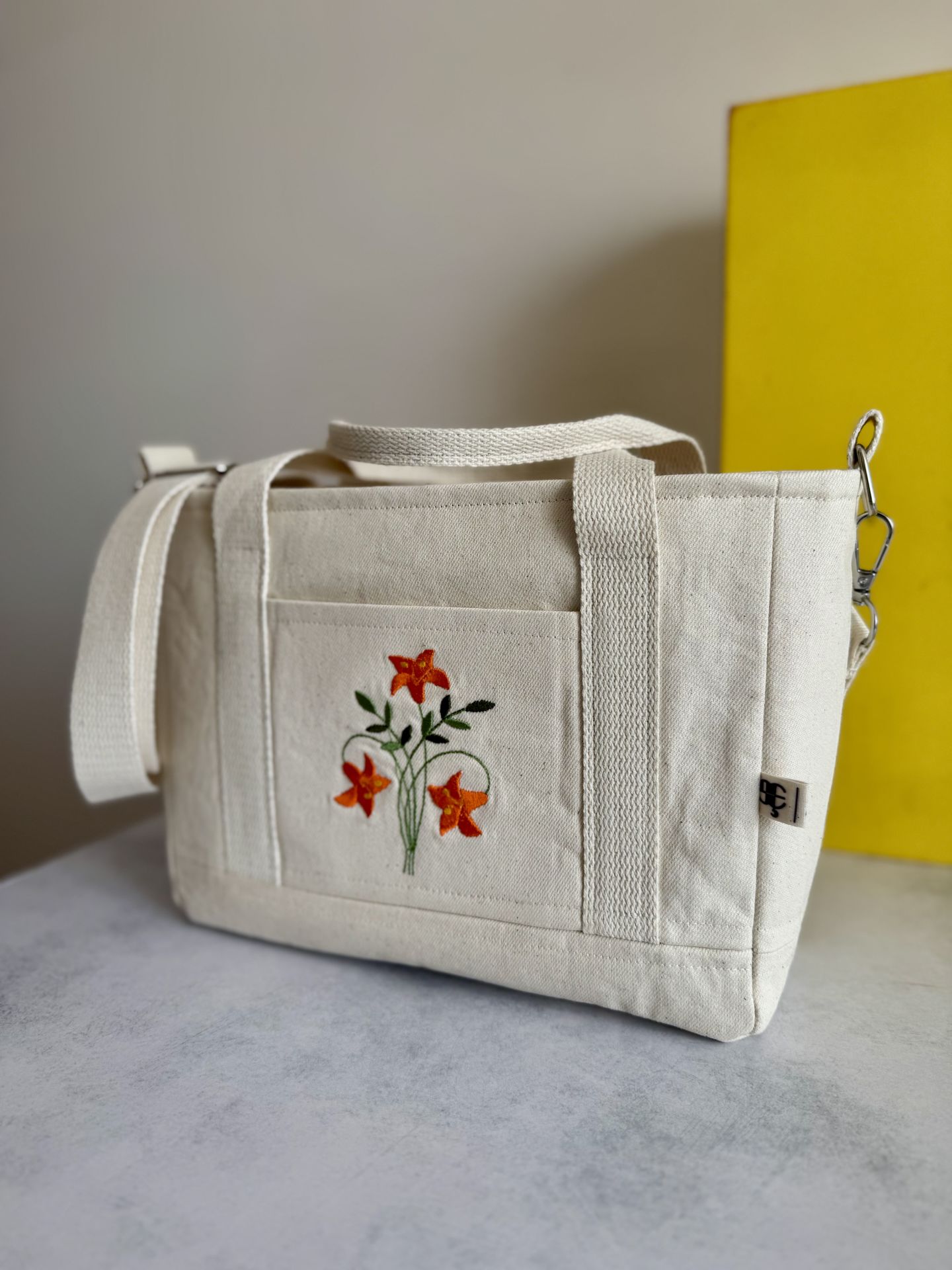 Krem Kardelen Nakışlı Omuz Çantası