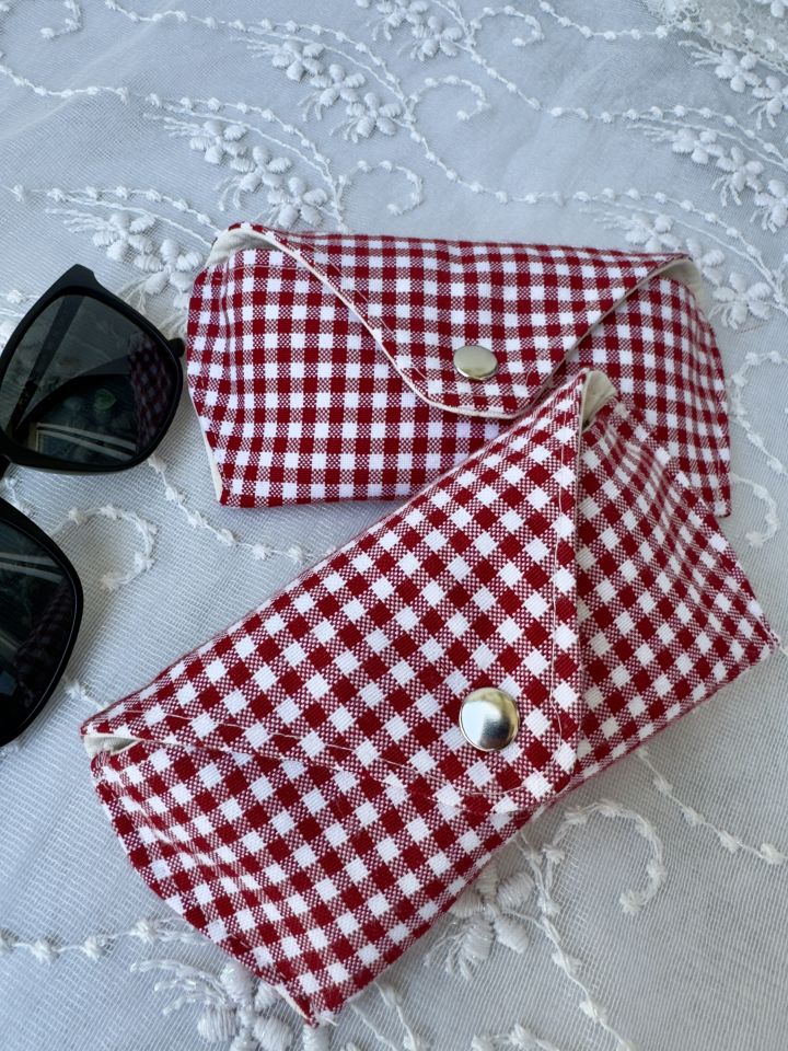 Kırmızı Pötikare Gözlük Kılıfı