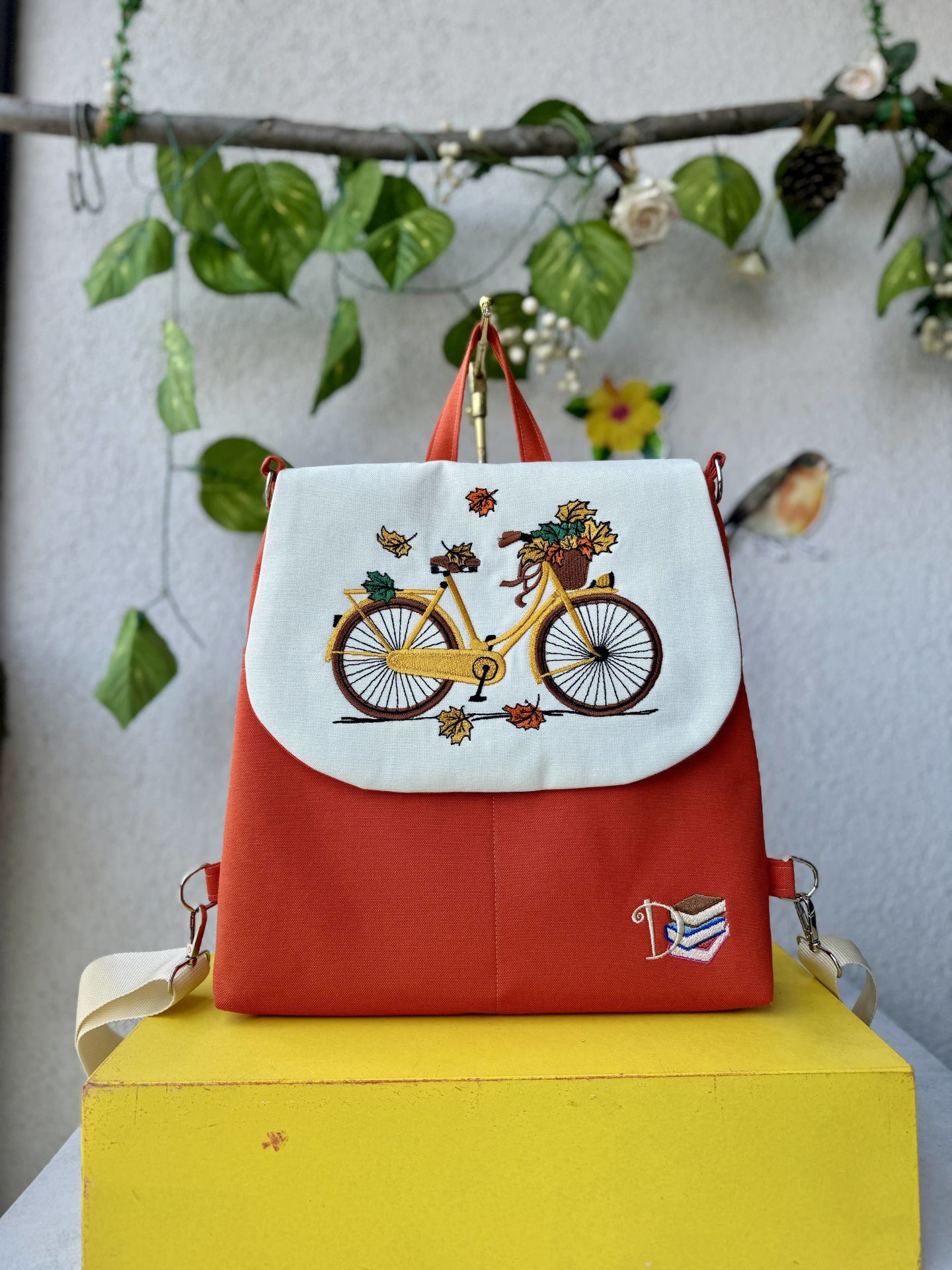 Turuncu Bisiklet Nakışlı Sırt Çantası