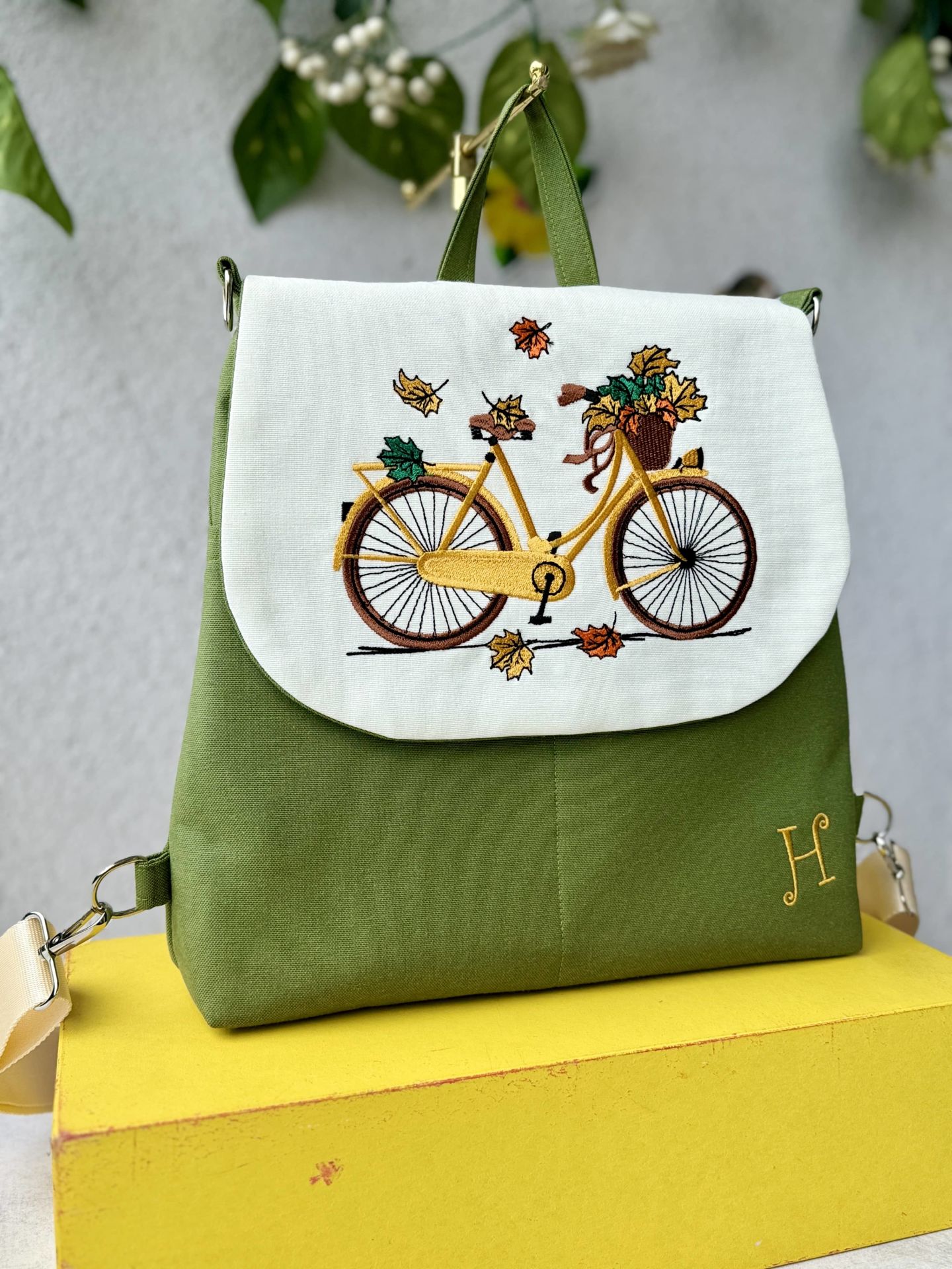 Yeşil Bisiklet Nakışlı Sırt Çantası