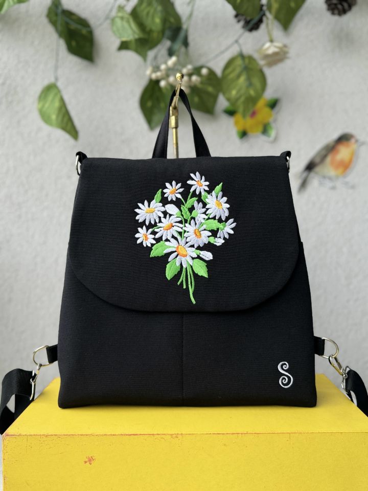Siyah Papatya Nakışlı Sırt Çantası