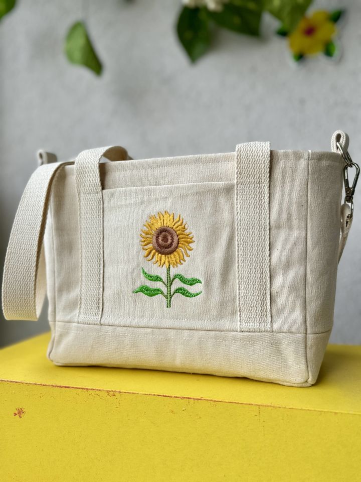 Krem Ayçiçek Nakışlı Omuz Çantası
