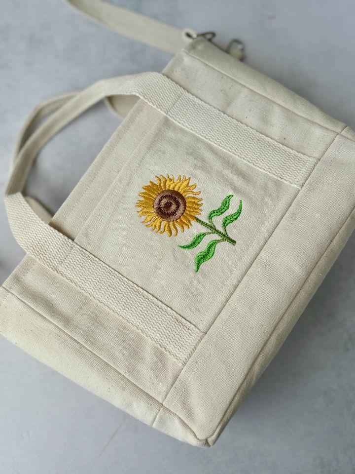 Krem Ayçiçek Nakışlı Omuz Çantası