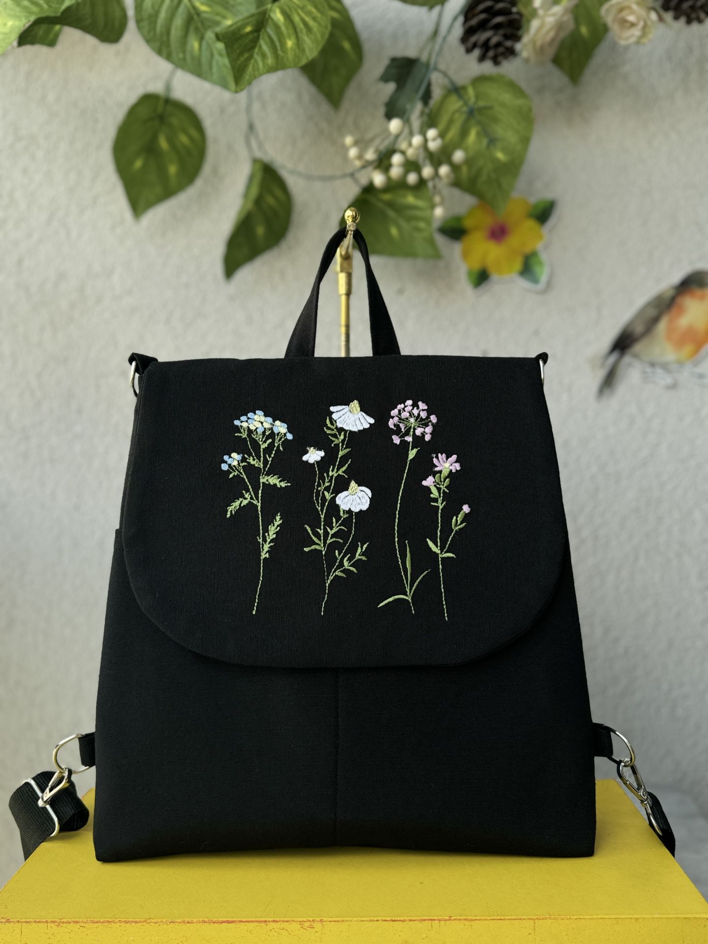 Siyah Çiçek Nakışlı Sırt Çantası Yaz Çiçekli