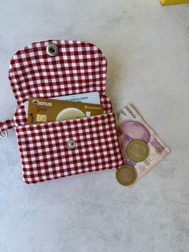 Kırmızı Pötikare Cüzdan