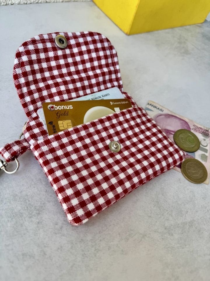 Kırmızı Pötikare Cüzdan