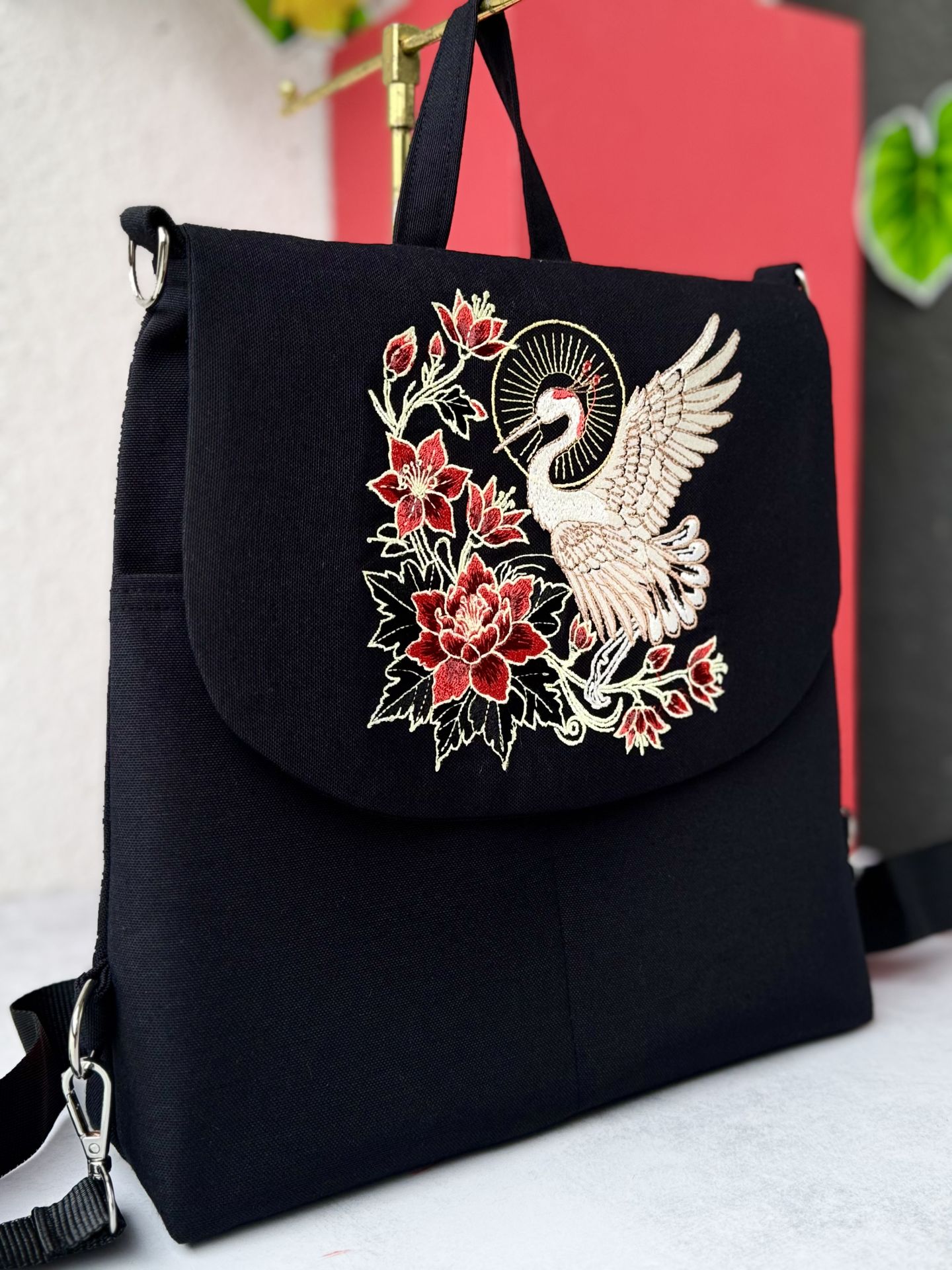 Siyah Turna Kuşu Nakışlı Sırt Çantası