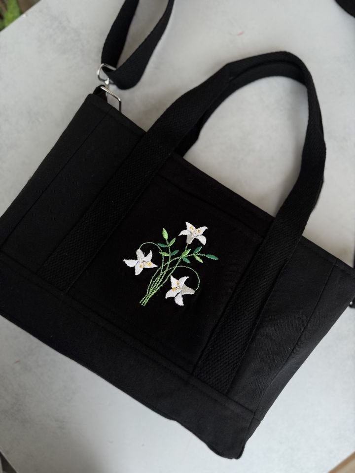 Siyah Kardelen Çiçeği Nakışlı Omuz Çantası