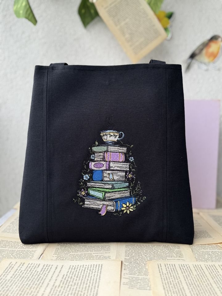 Siyah Kitap Nakışlı Omuz Çantası
