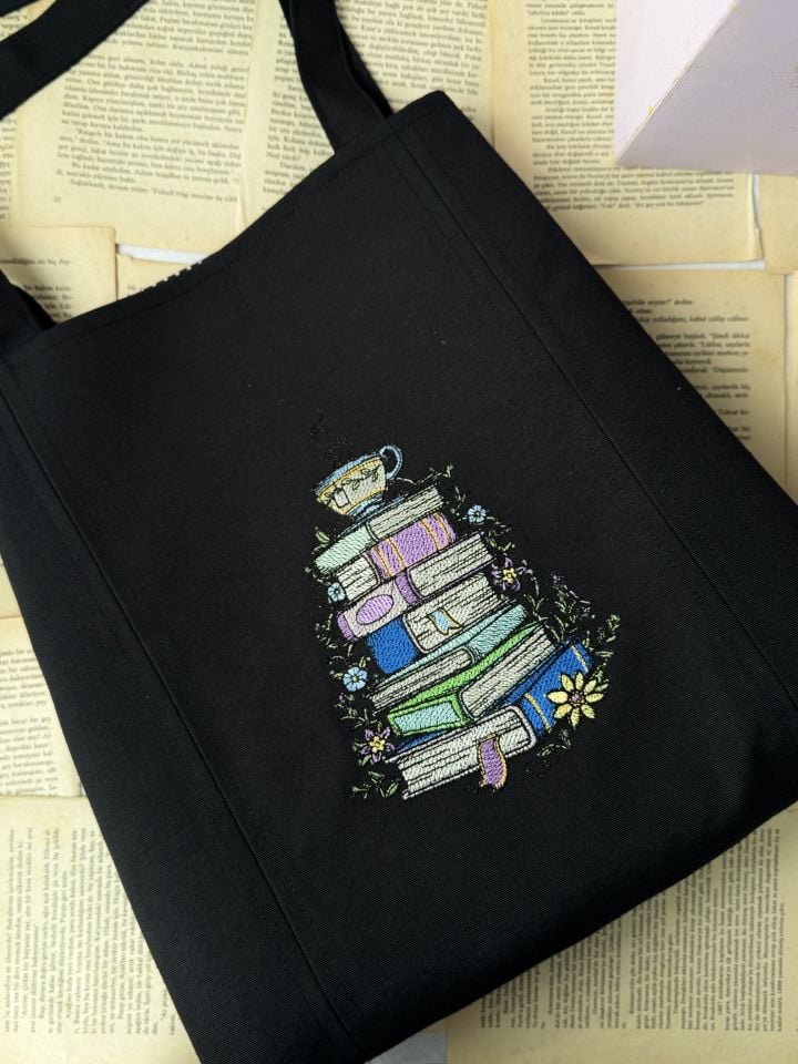 Siyah Kitap Nakışlı Omuz Çantası