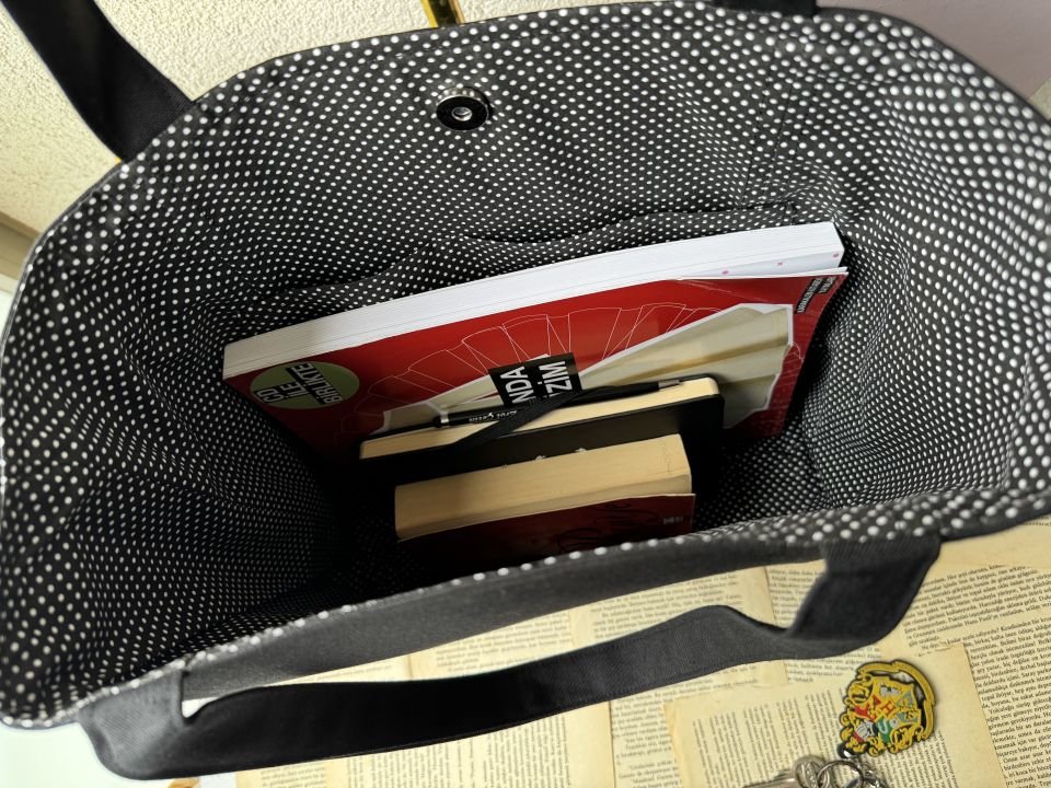 Siyah Kitap Nakışlı Omuz Çantası