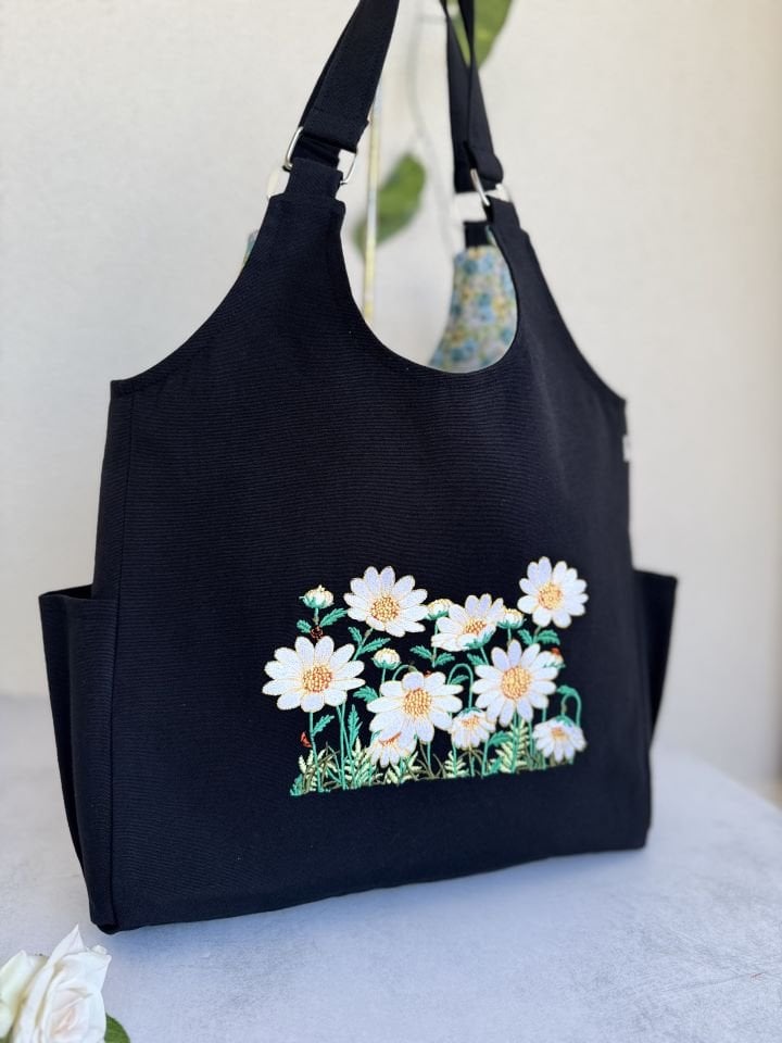 Siyah Papatya Nakışlı Omuz Çantası