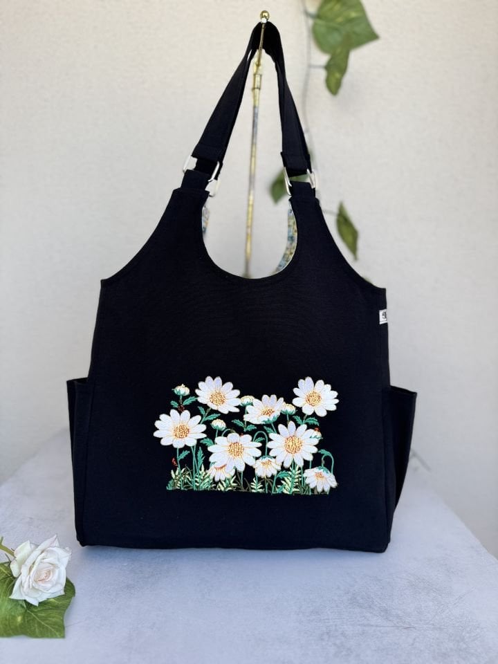 Siyah Papatya Nakışlı Omuz Çantası
