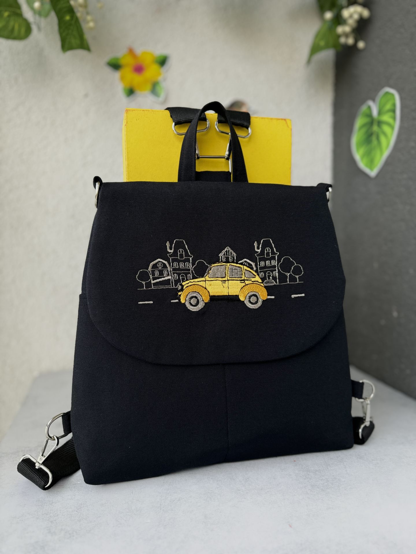 Siyah Vosvos Nakışlı Sırt Çantası