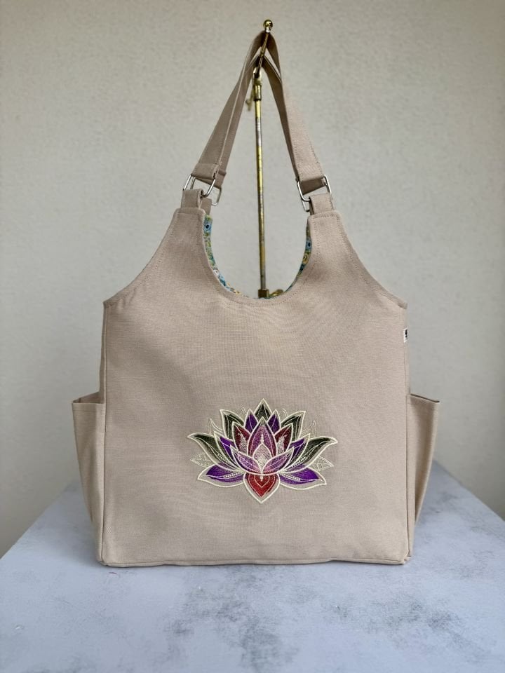 Krem Nilüfer Çiçeği Nakışlı Omuz Çantası