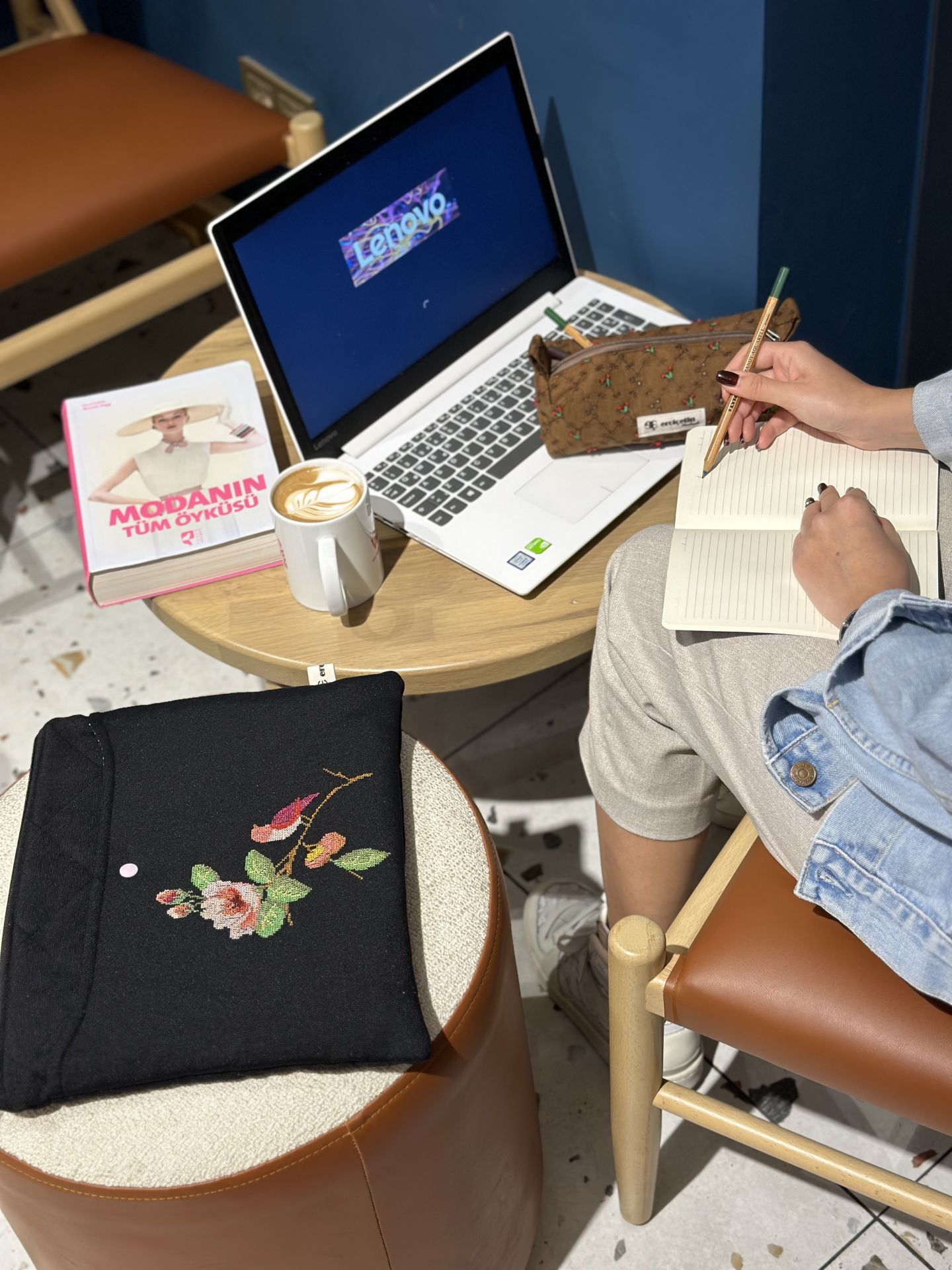 Siyah Kuş Nakışlı 13 inch Laptop Çantası