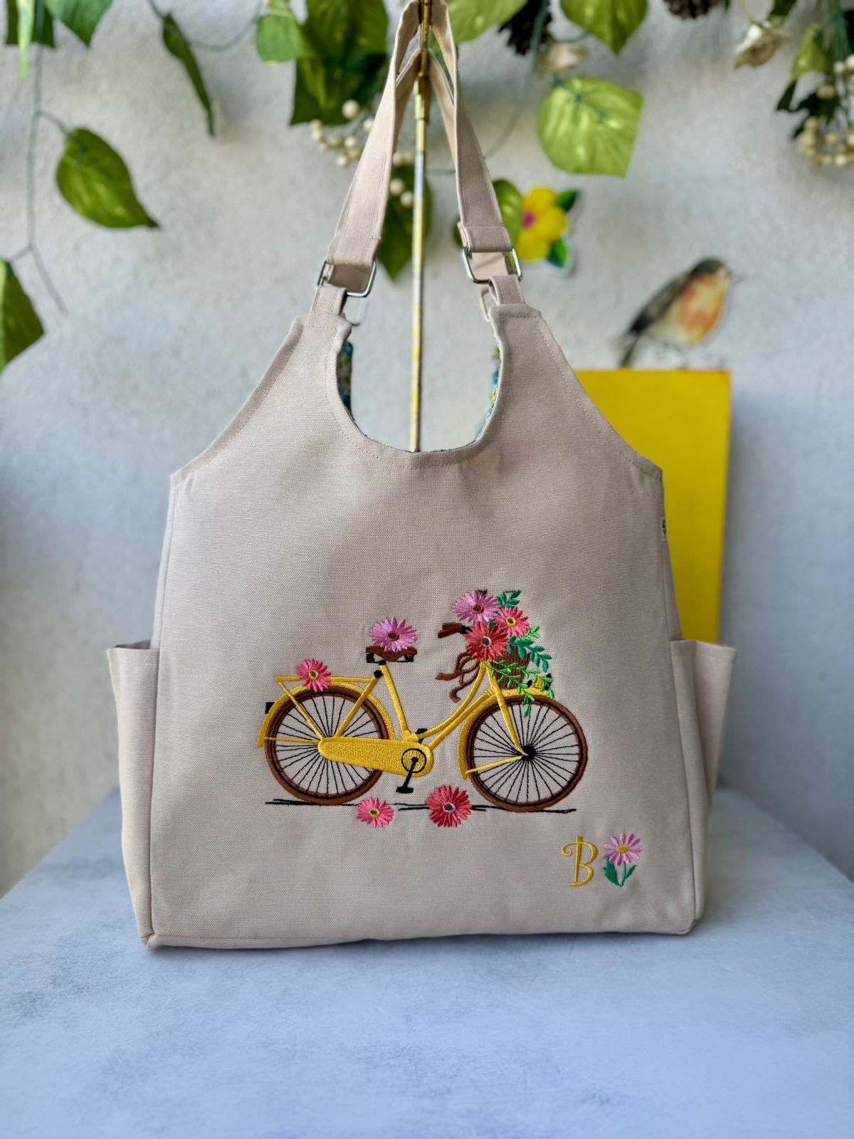 Krem Bisikletli Yaz Bahçesi Nakışlı Omuz Çantası