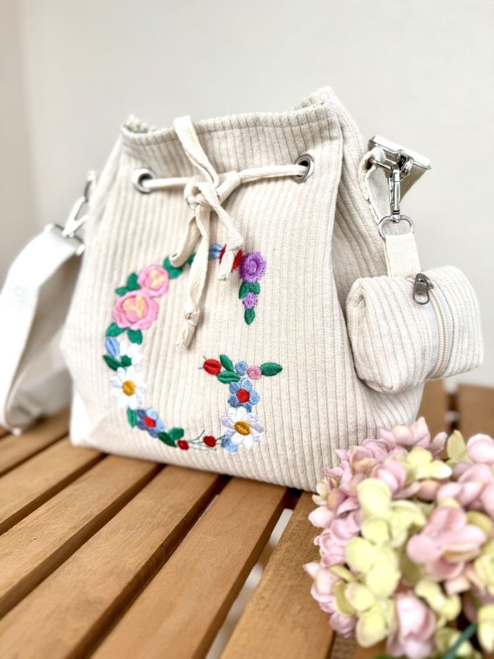 Grace Serisi Krem Fitilli Kadife Harfli Bucket Omuz Çantası