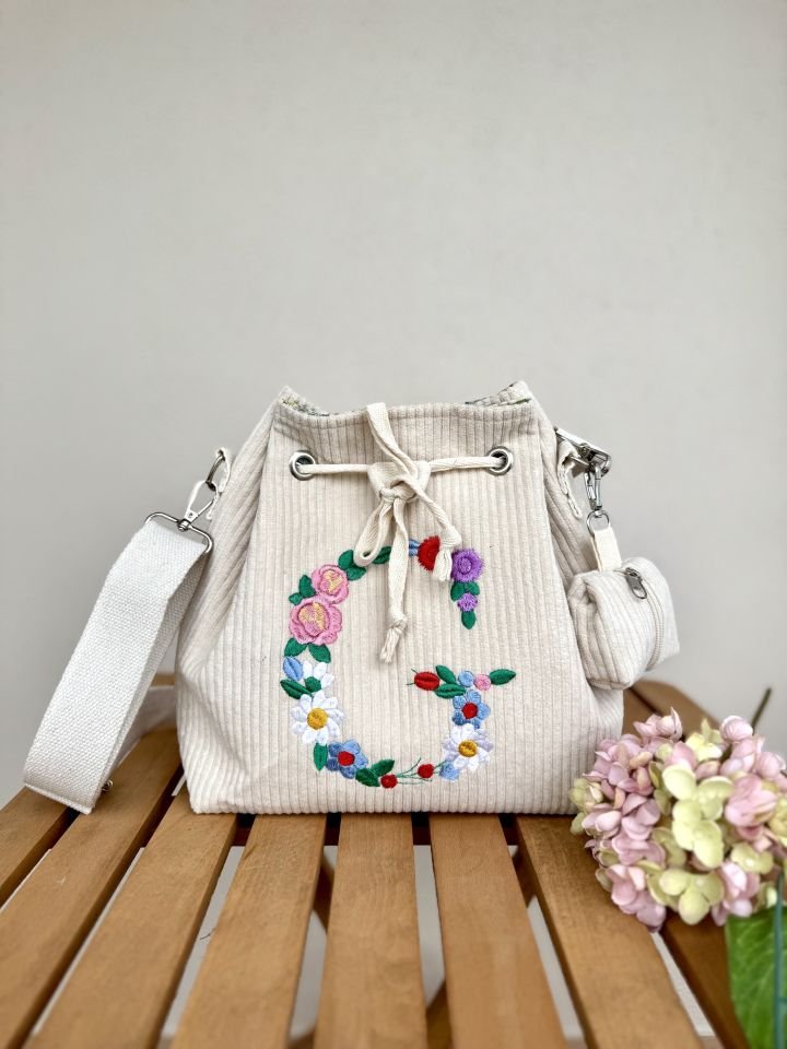 Grace Serisi Krem Fitilli Kadife Harfli Bucket Omuz Çantası