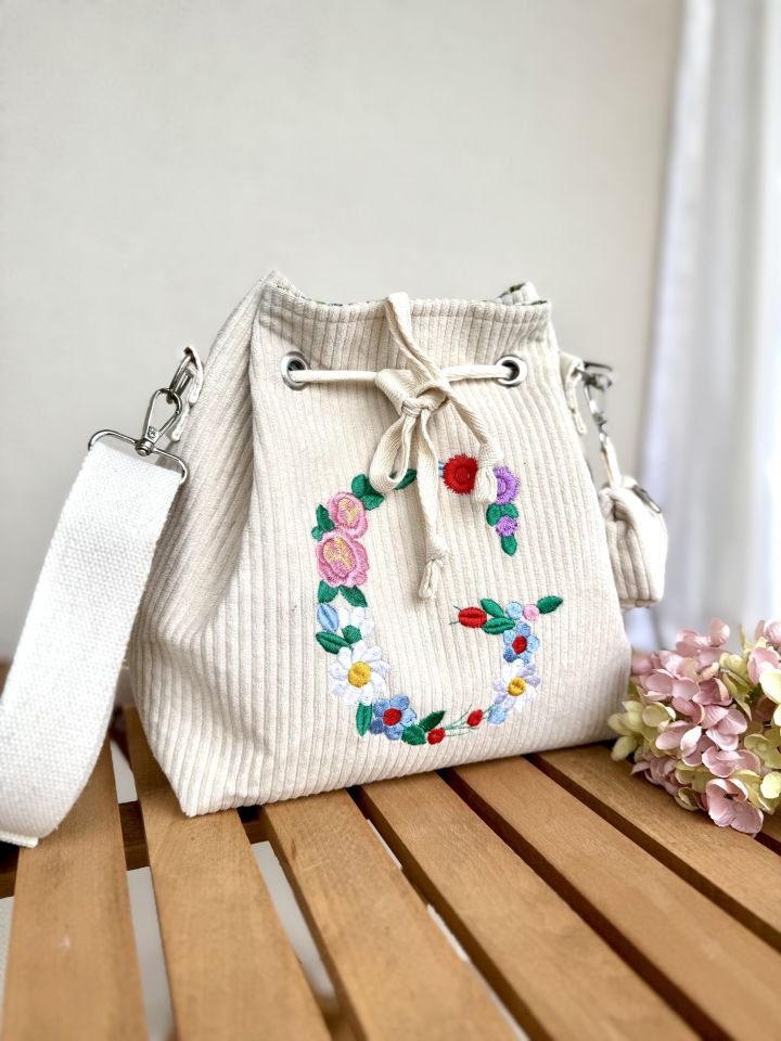 Grace Serisi Krem Fitilli Kadife Harfli Bucket Omuz Çantası