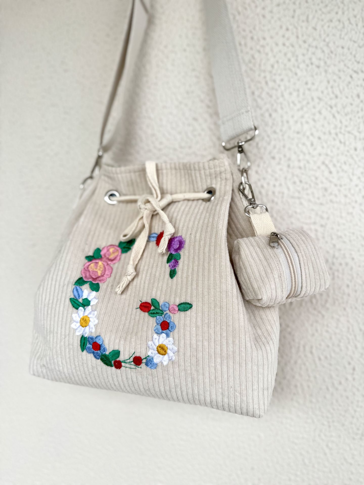 Grace Serisi Krem Fitilli Kadife Harfli Bucket Omuz Çantası