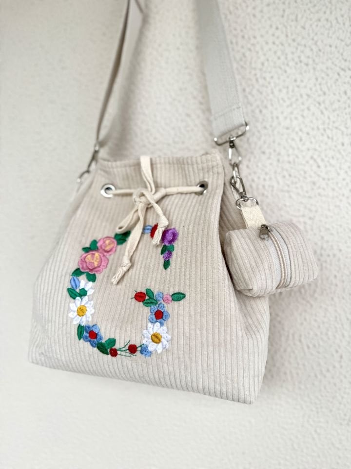 Grace Serisi Krem Fitilli Kadife Harfli Bucket Omuz Çantası