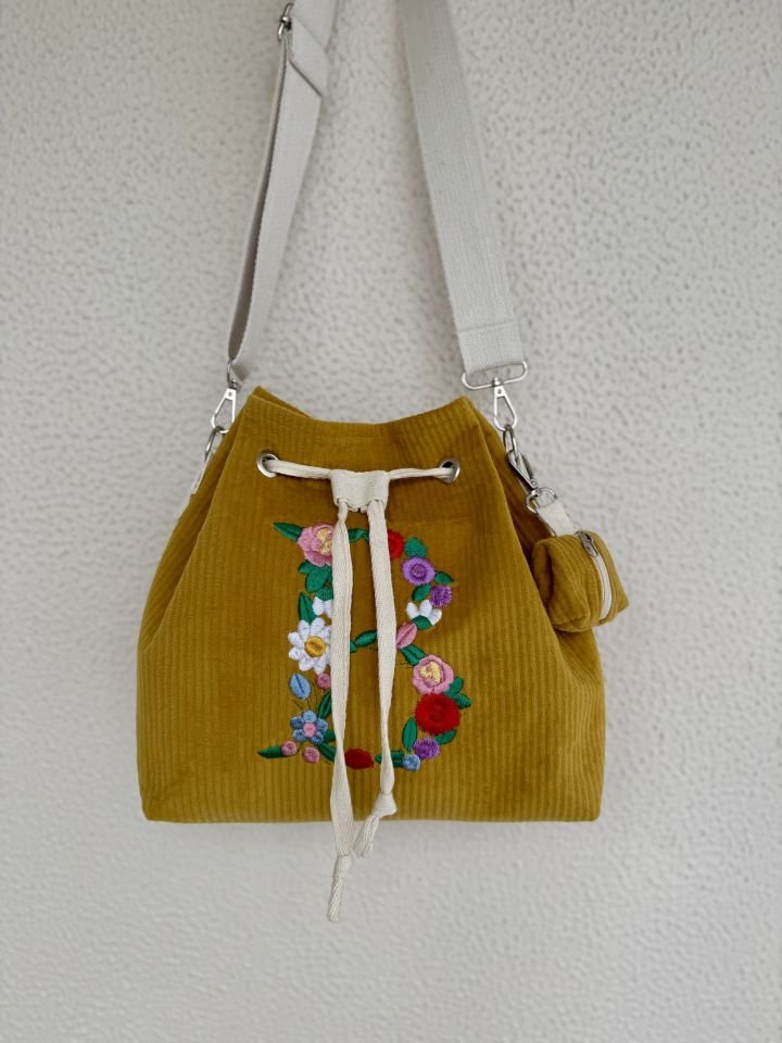 Grace Serisi Hardal Fitilli Kadife Harfli Bucket Omuz Çantası