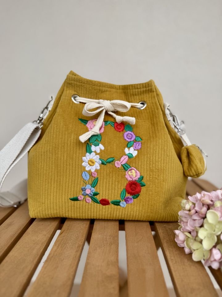 Grace Serisi Hardal Fitilli Kadife Harfli Bucket Omuz Çantası