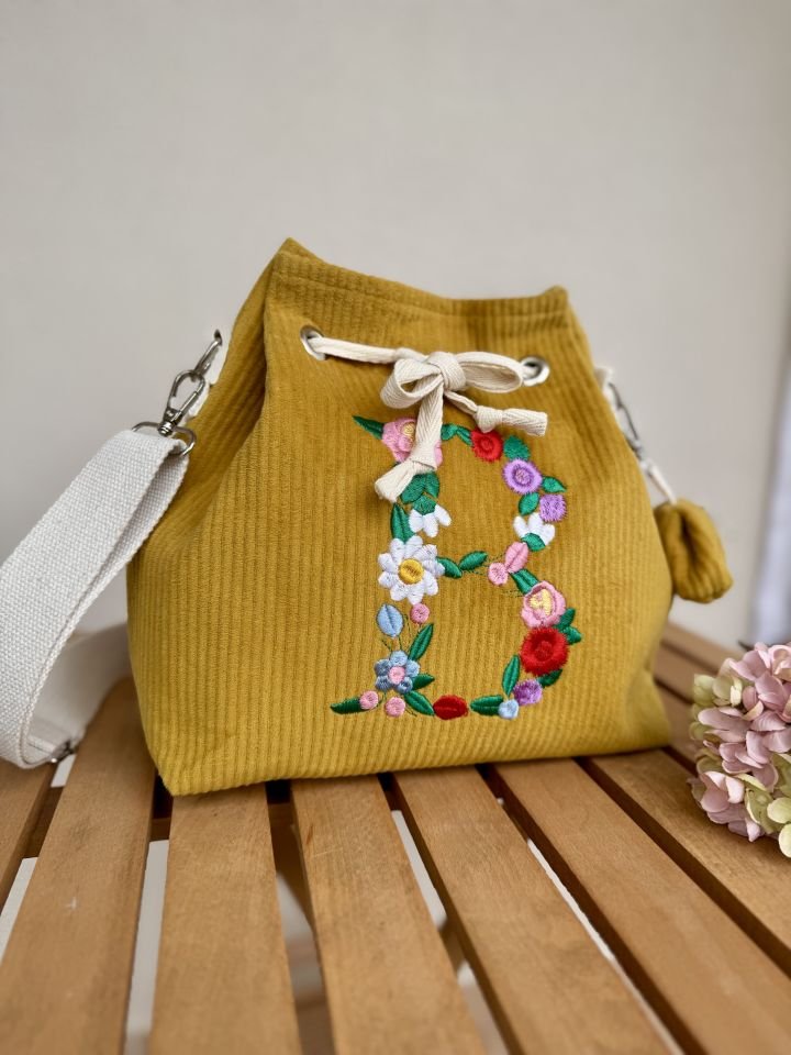 Grace Serisi Hardal Fitilli Kadife Harfli Bucket Omuz Çantası