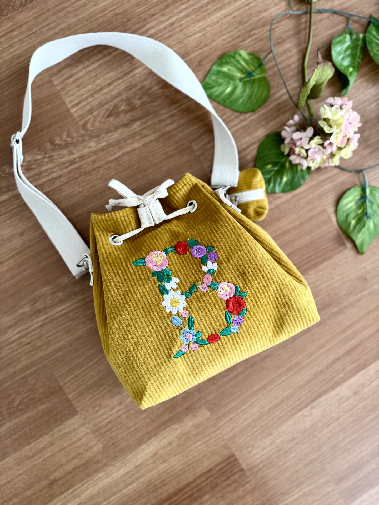 Grace Serisi Hardal Fitilli Kadife Harfli Bucket Omuz Çantası