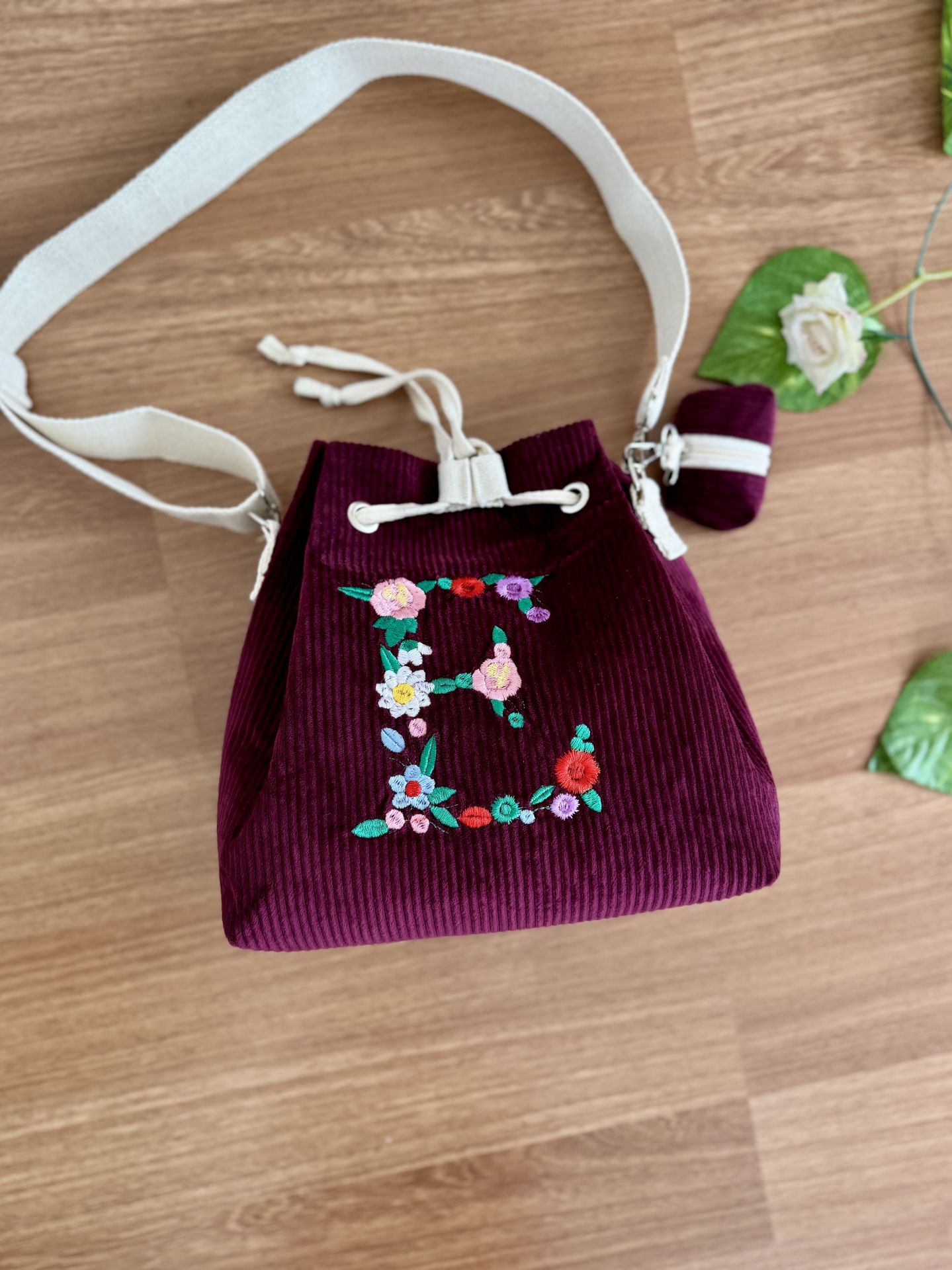 Grace Serisi Krem Fitilli Kadife Harfli Bucket Omuz Çantası