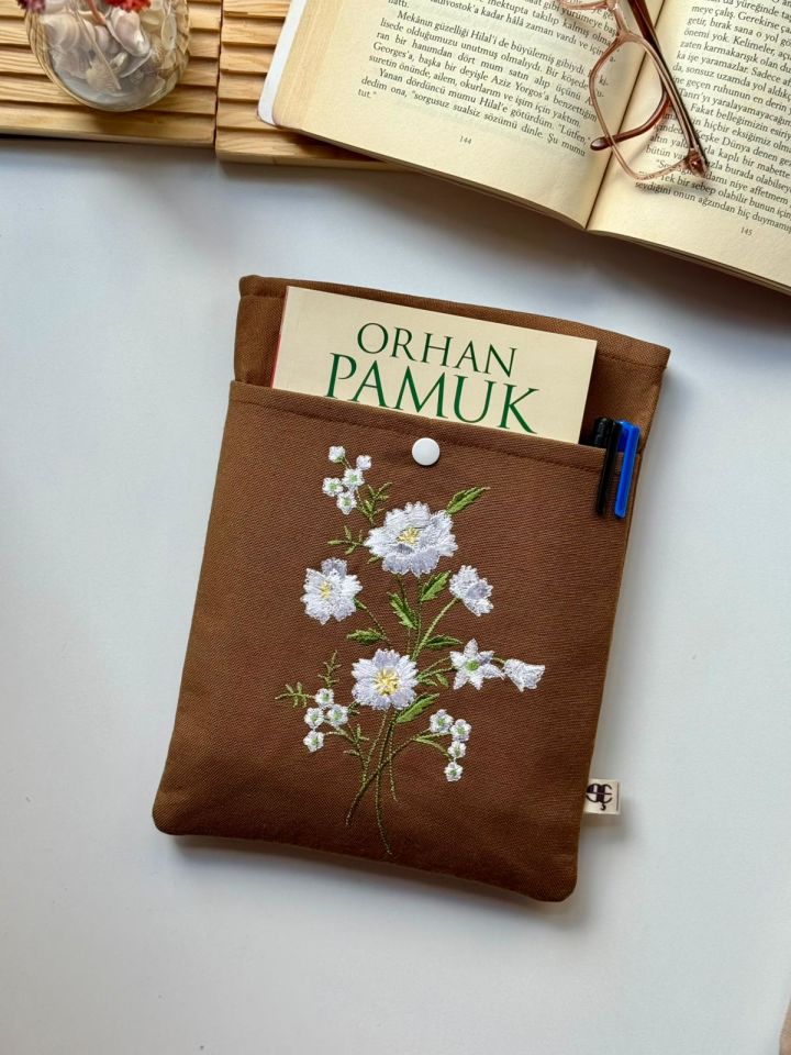 Kitap Kılıfı Kahverengi Güller
