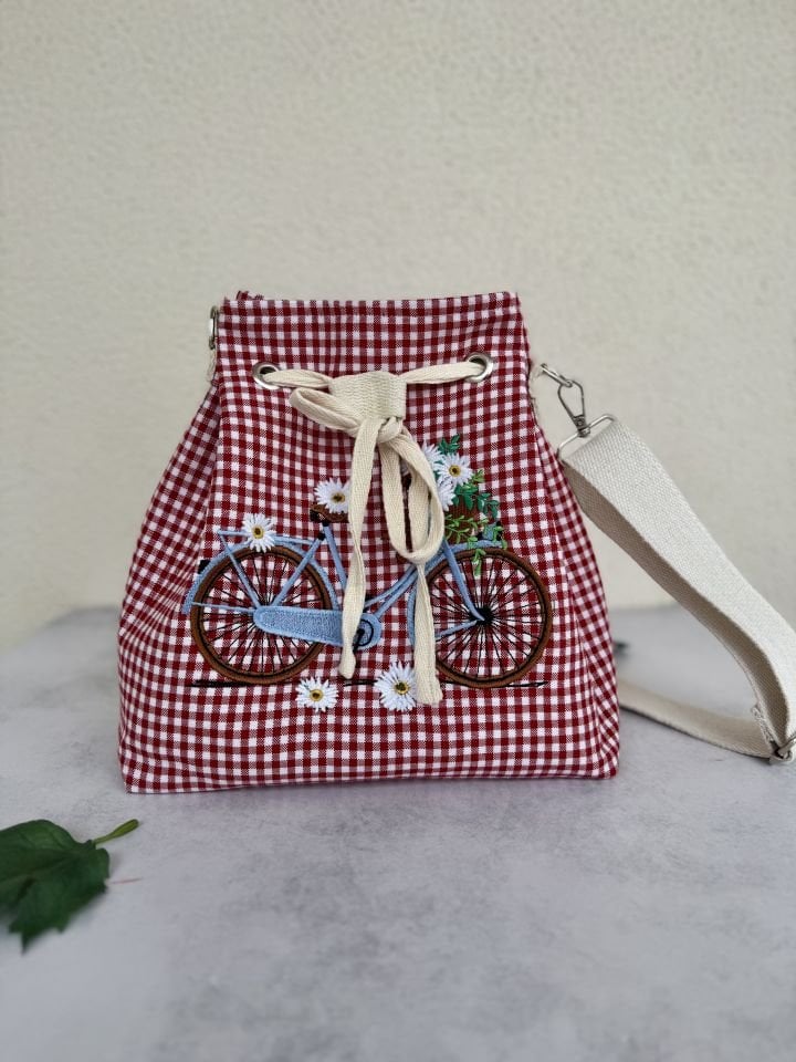 Kırmızı Pötikare Papatyalı Bisiklet Nakışlı Bucket Omuz Çantası